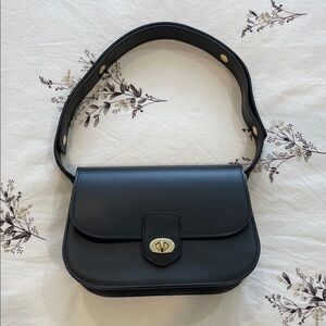 La Canadienne Black Leather Turn-Lock Adjustable Bag